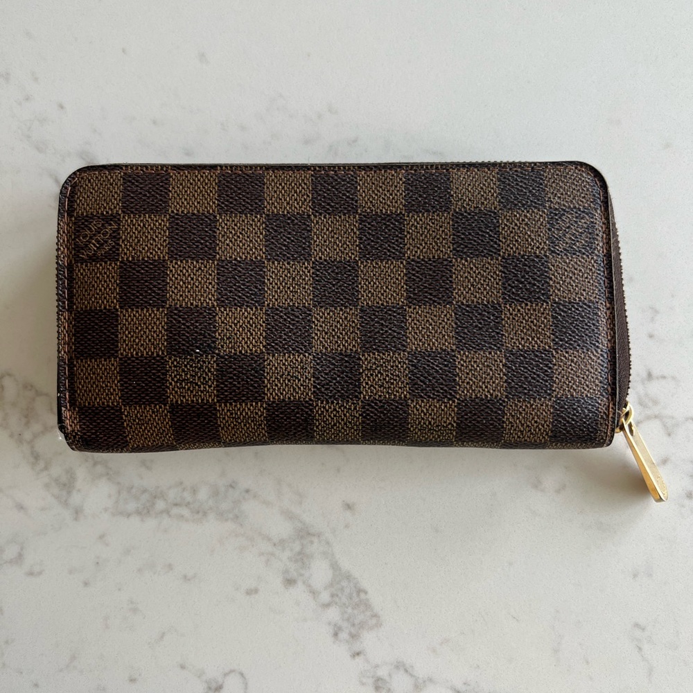 Luis Vuitton wallet